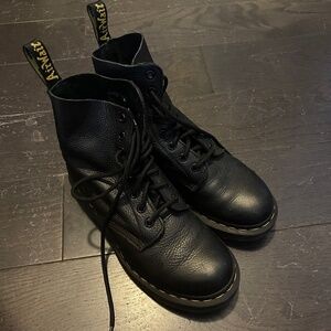 Dr Martens Pascal Boots Shoes Womens US 7 Black Leather 8-eye classic